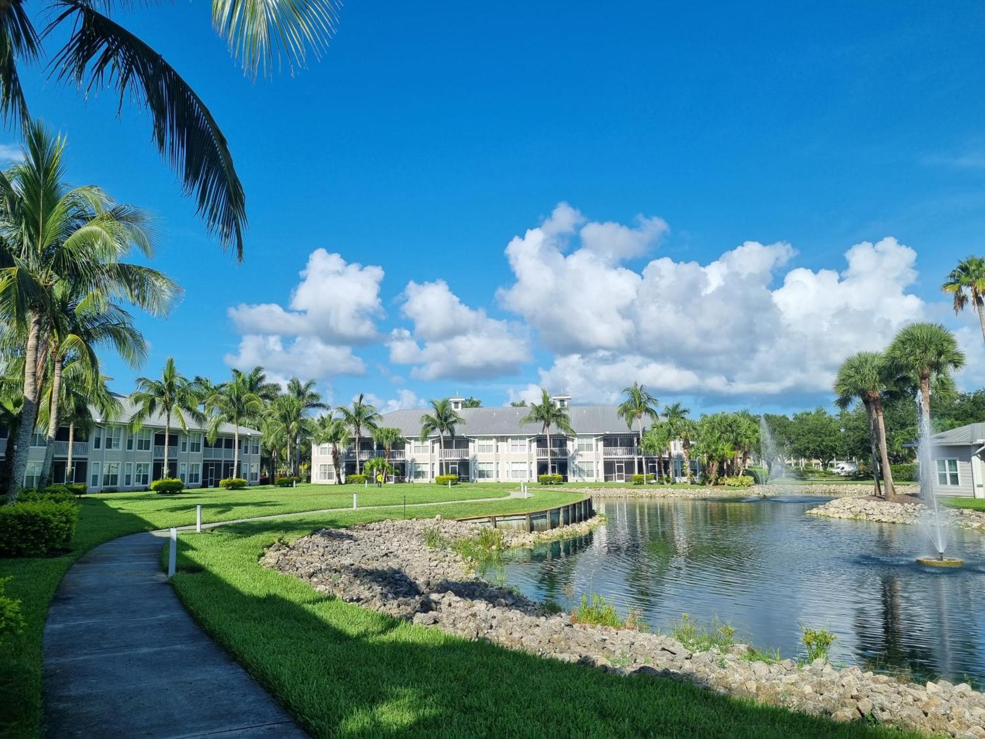 Stunning 2-Bedroom Plus Den Condo In Greenlinks Resort North North Naples Dış mekan fotoğraf