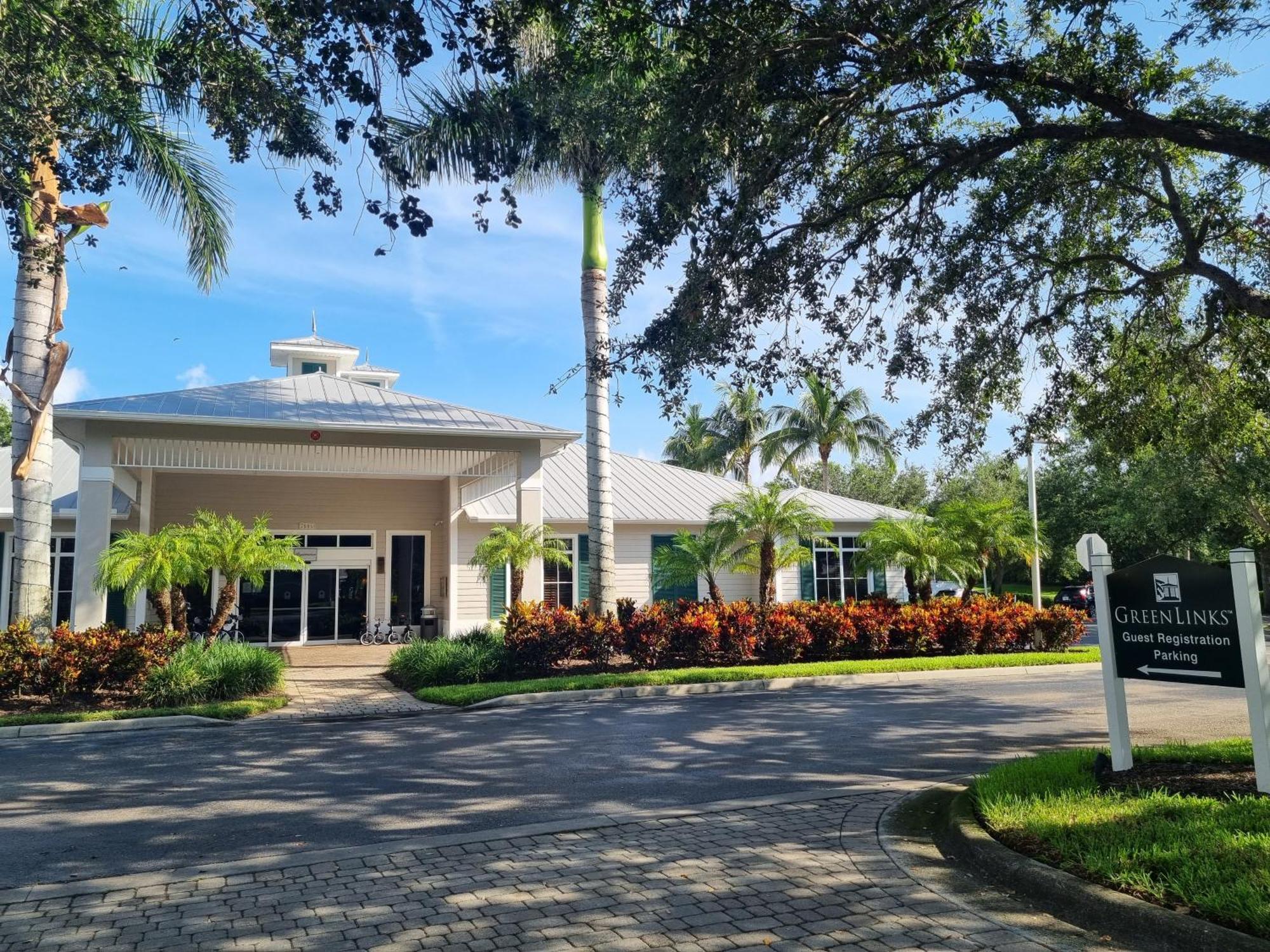 Stunning 2-Bedroom Plus Den Condo In Greenlinks Resort North North Naples Dış mekan fotoğraf