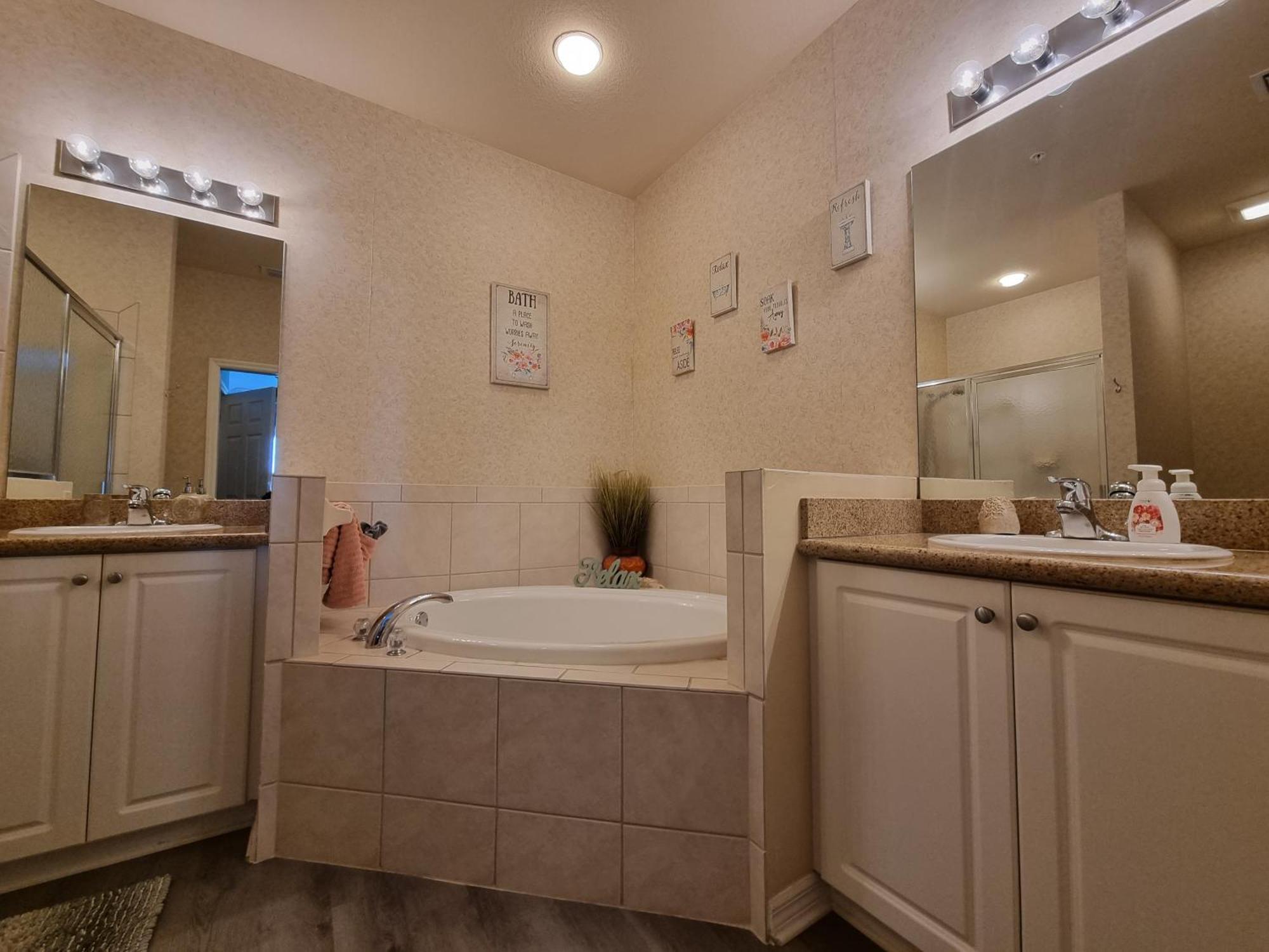 Stunning 2-Bedroom Plus Den Condo In Greenlinks Resort North North Naples Dış mekan fotoğraf